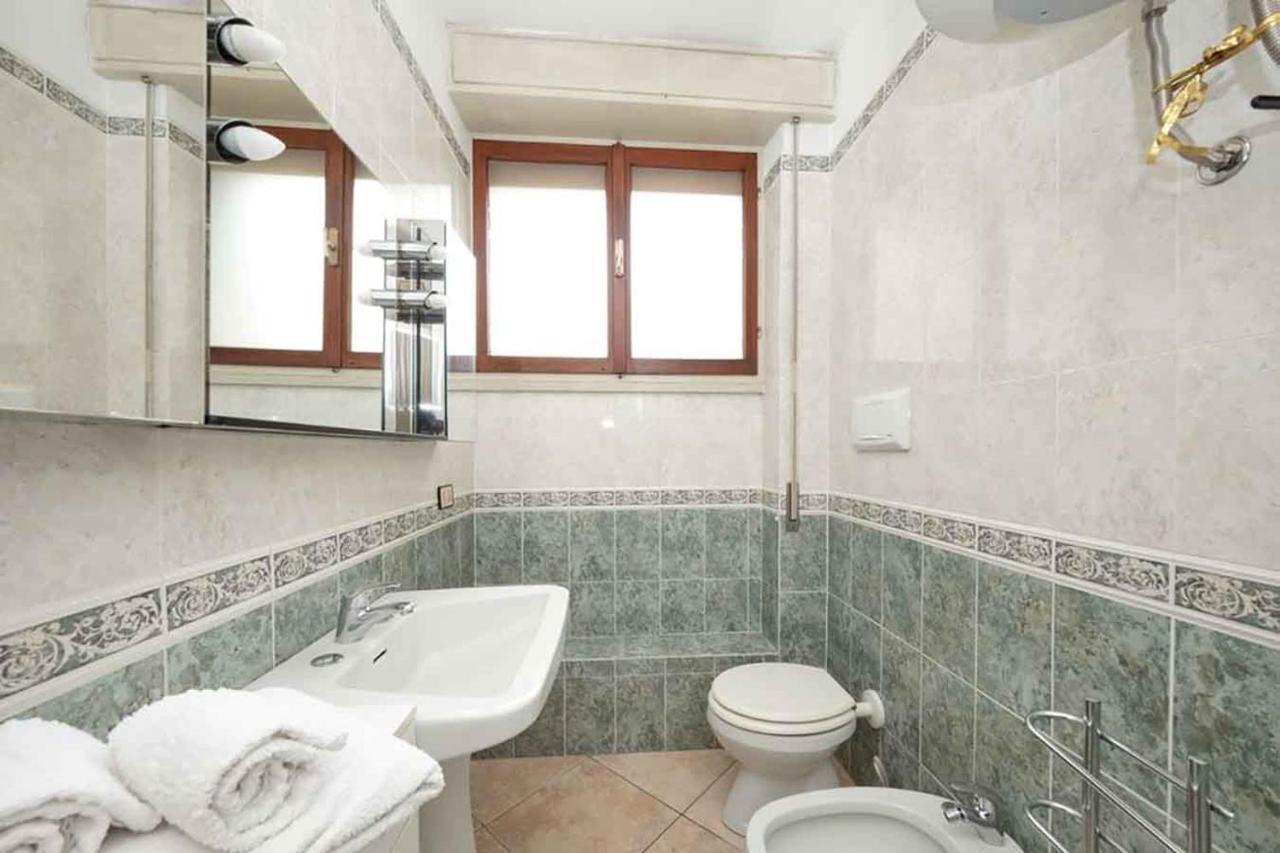 Appartamento Floriana Desenzano del Garda Esterno foto