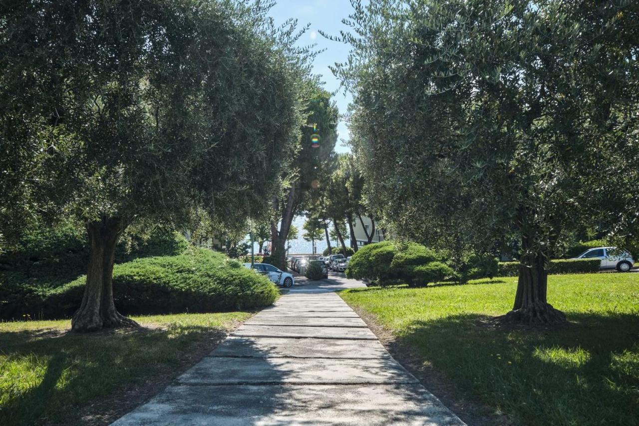 Appartamento Floriana Desenzano del Garda Esterno foto