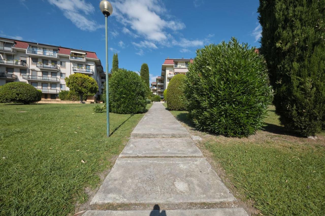 Appartamento Floriana Desenzano del Garda Esterno foto