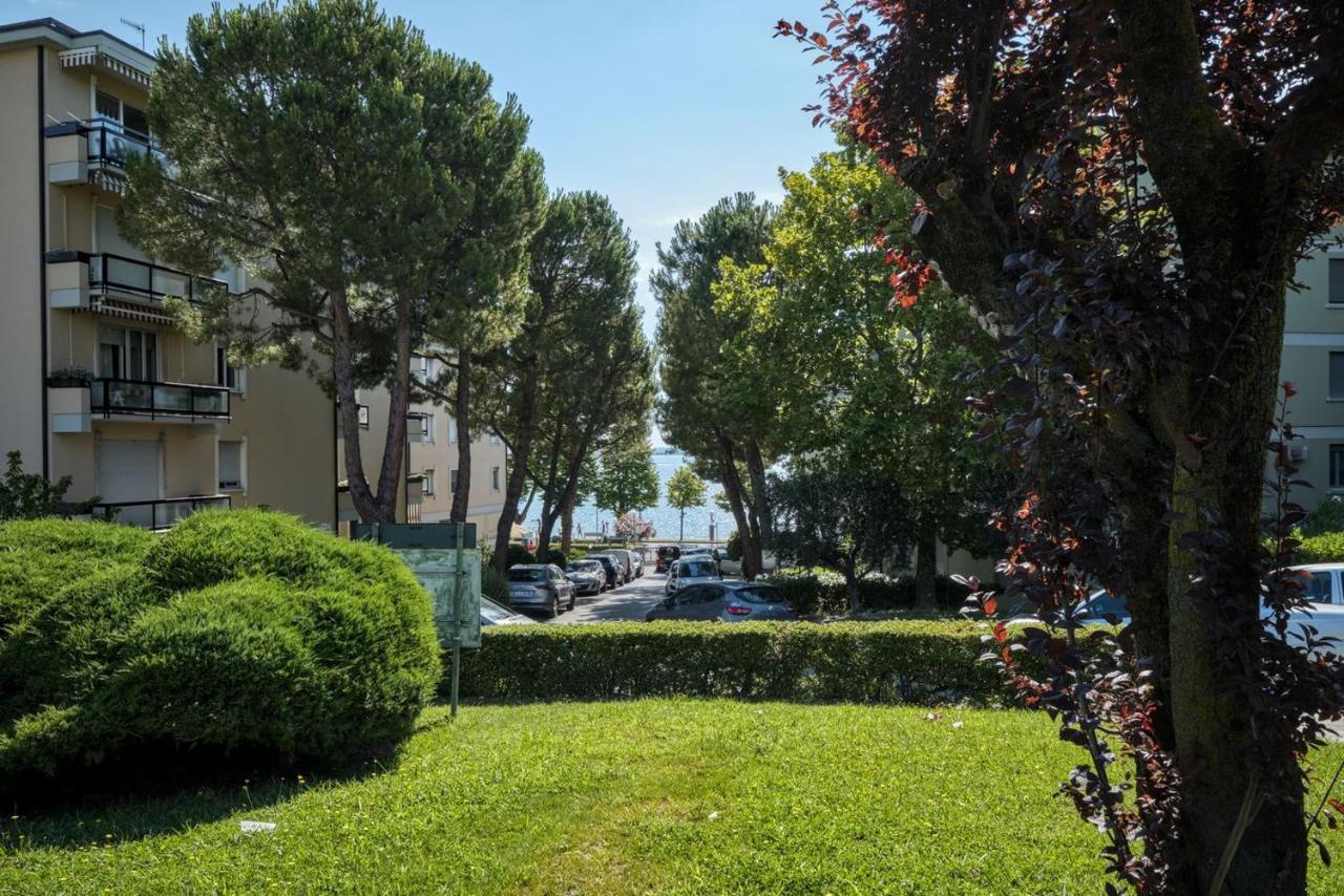 Appartamento Floriana Desenzano del Garda Esterno foto